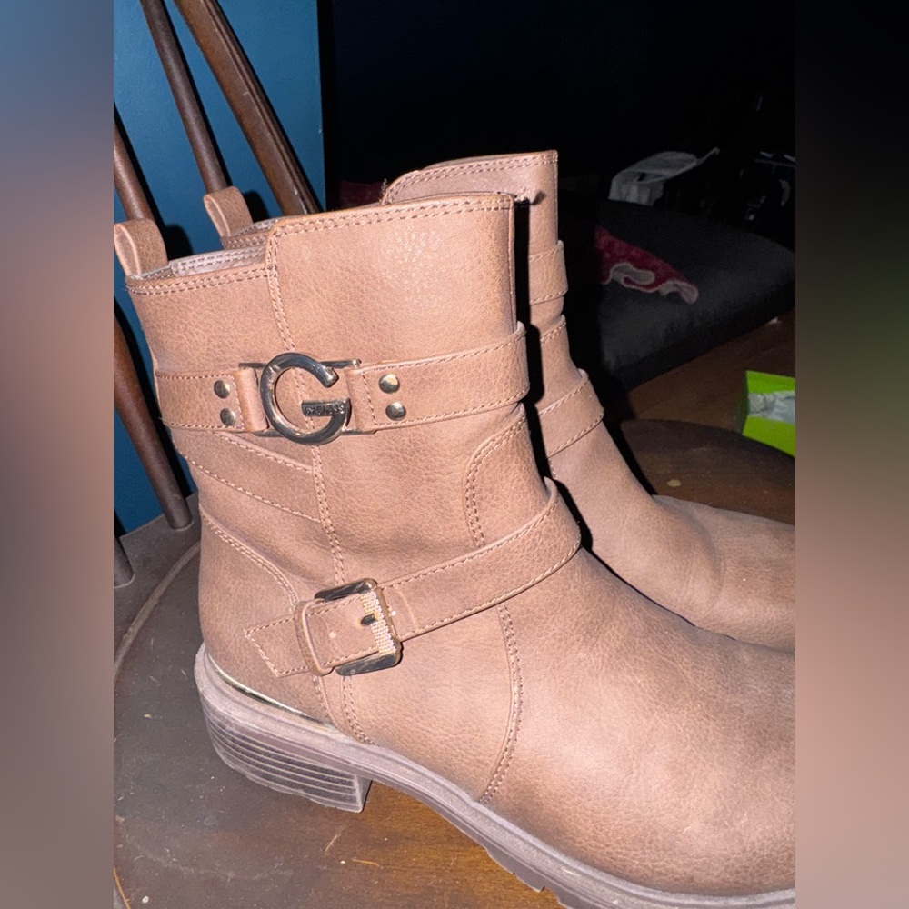 Guess brown boots